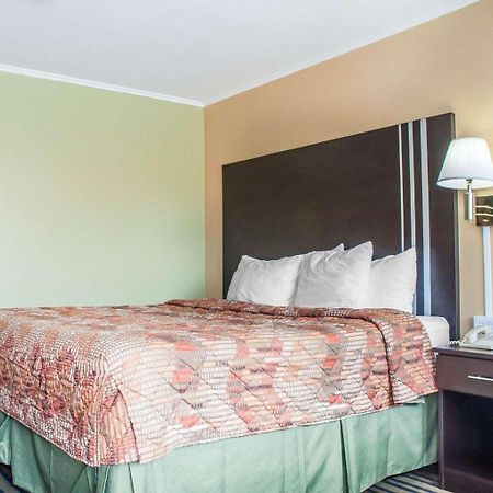 Amherst Inn & Suites ภายนอก รูปภาพ