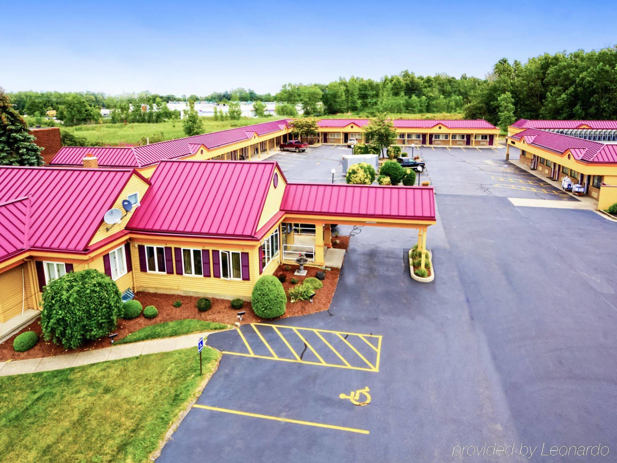 Amherst Inn & Suites ภายนอก รูปภาพ