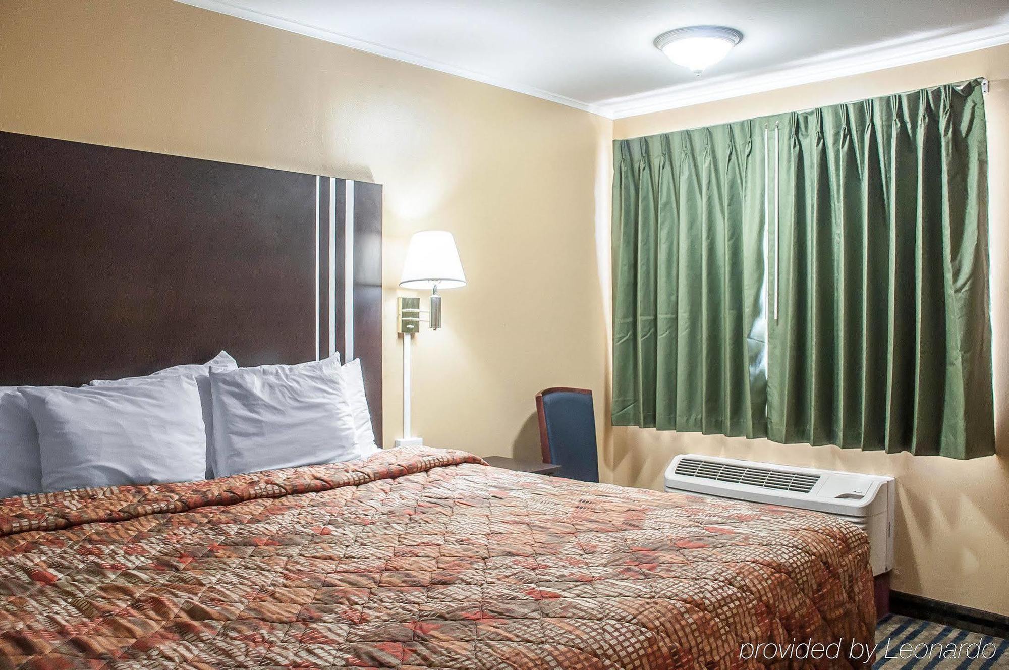 Amherst Inn & Suites ภายนอก รูปภาพ
