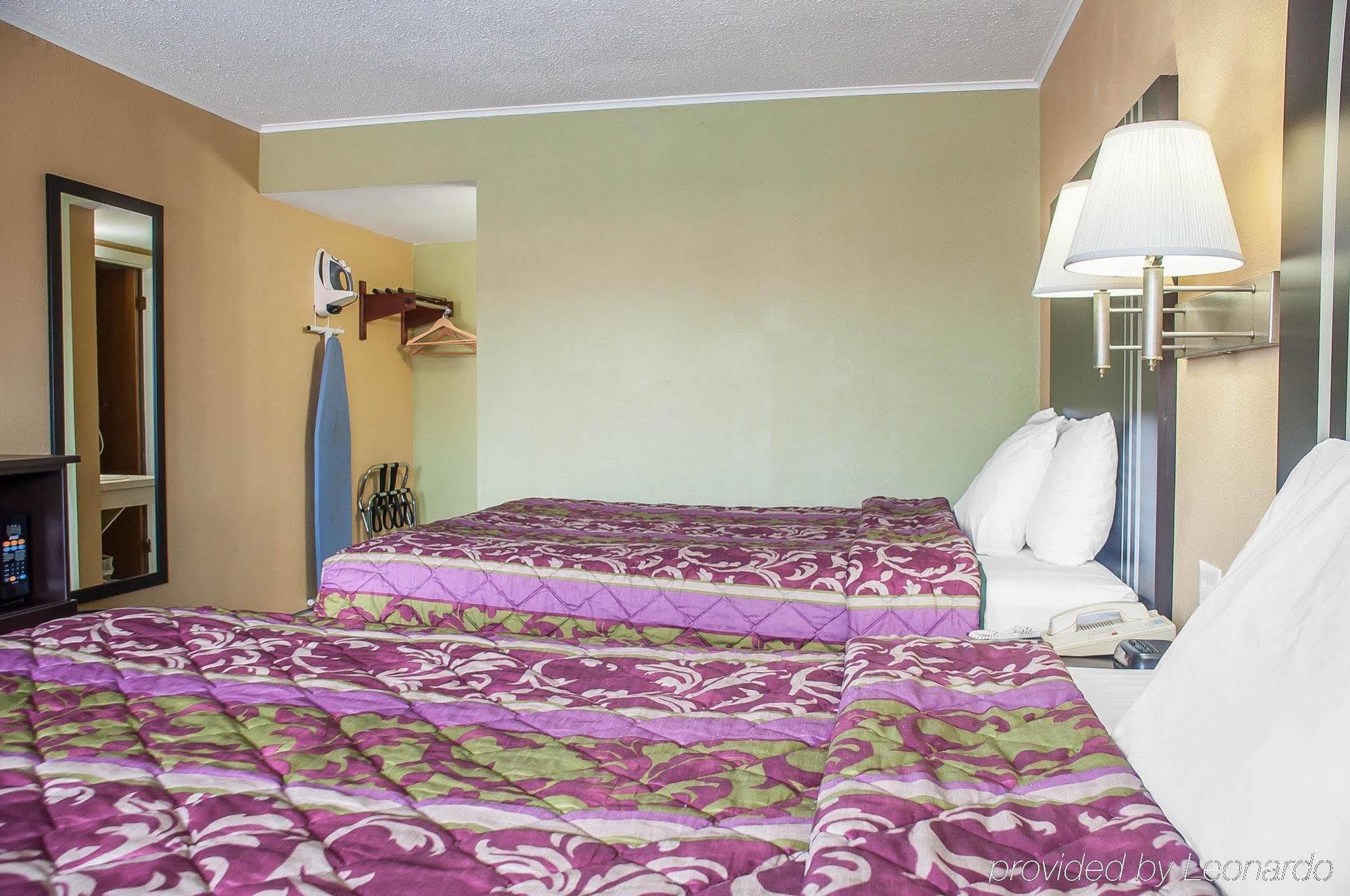 Amherst Inn & Suites ภายนอก รูปภาพ