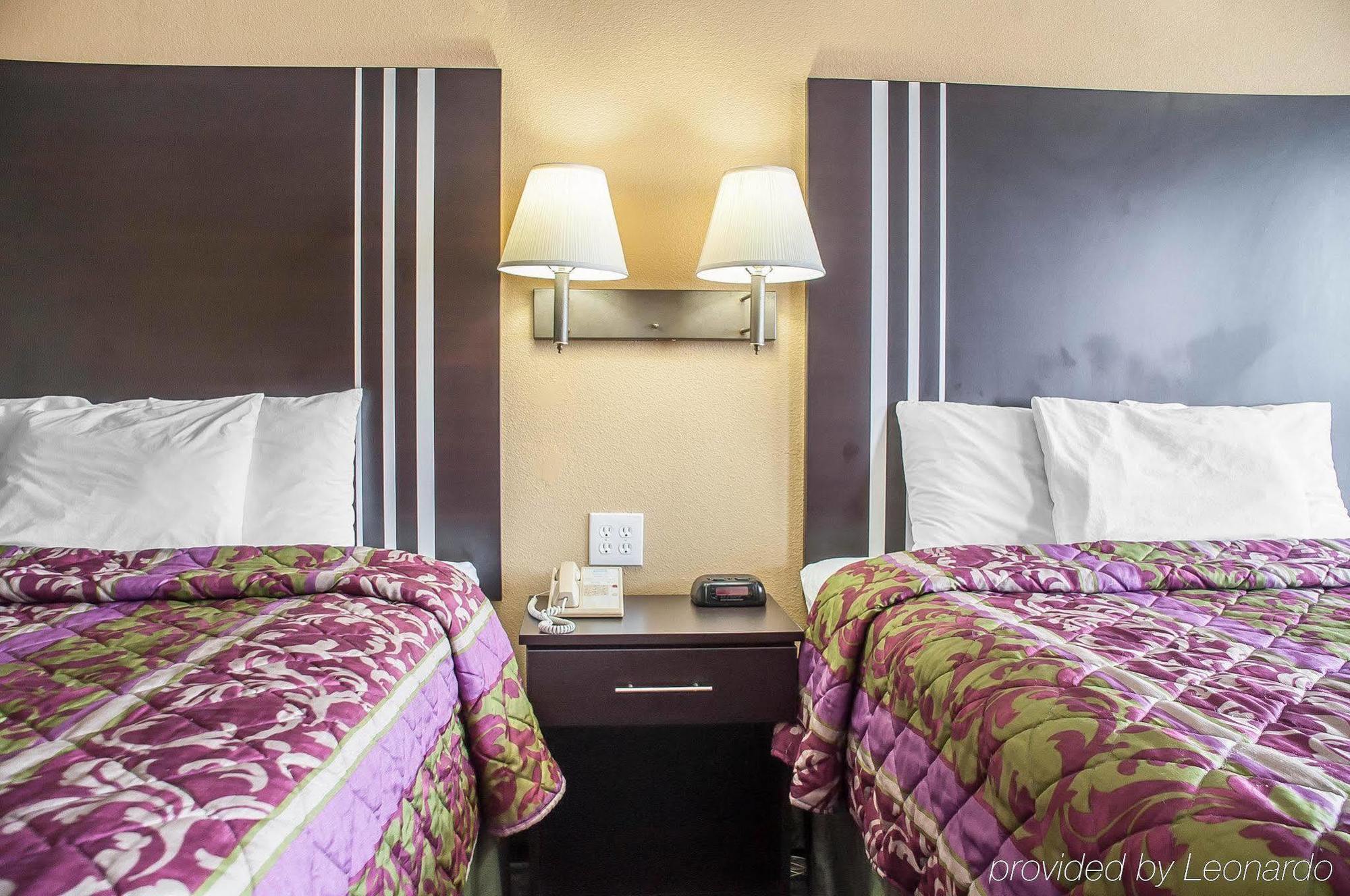 Amherst Inn & Suites ภายนอก รูปภาพ