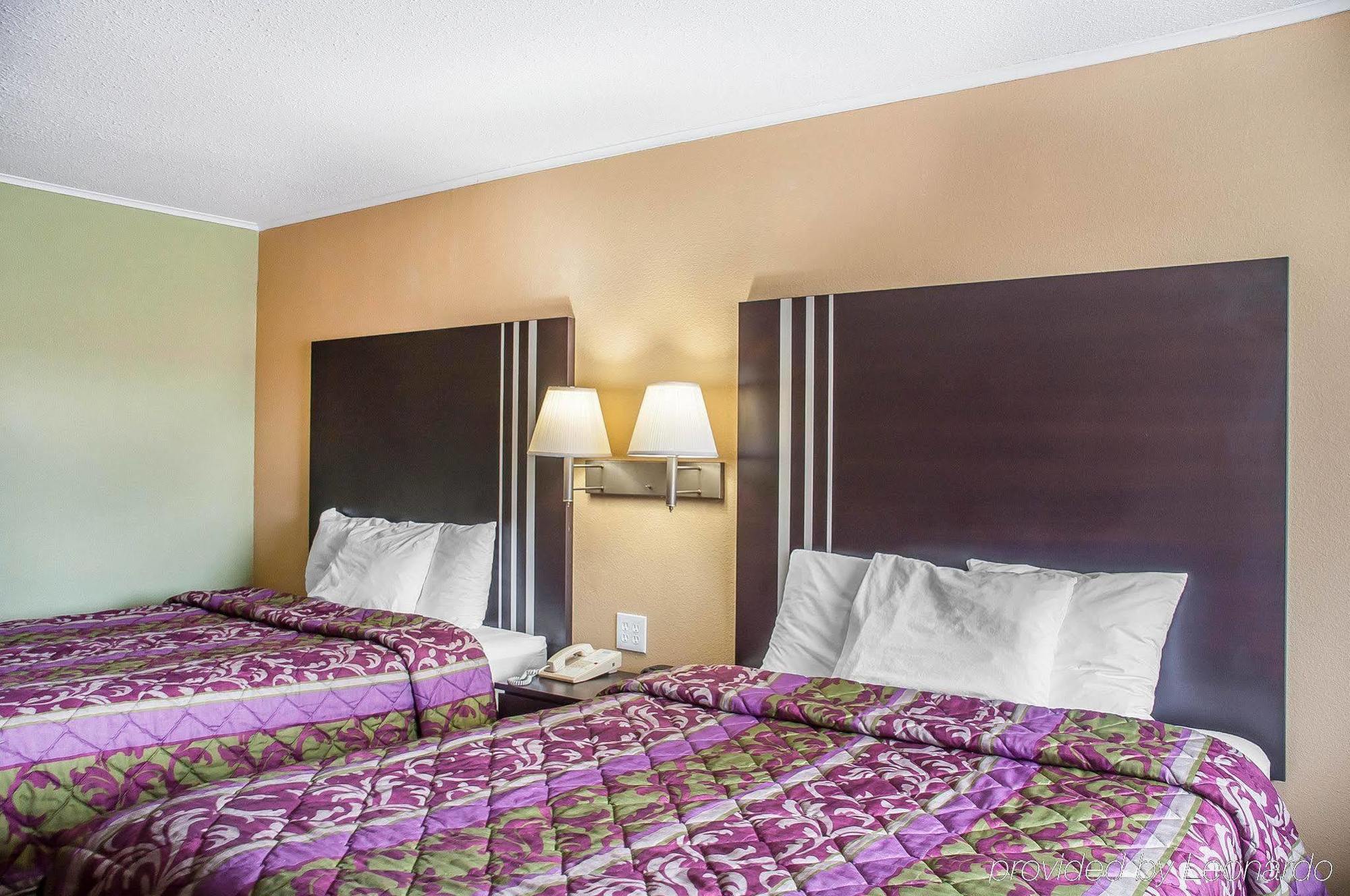 Amherst Inn & Suites ภายนอก รูปภาพ