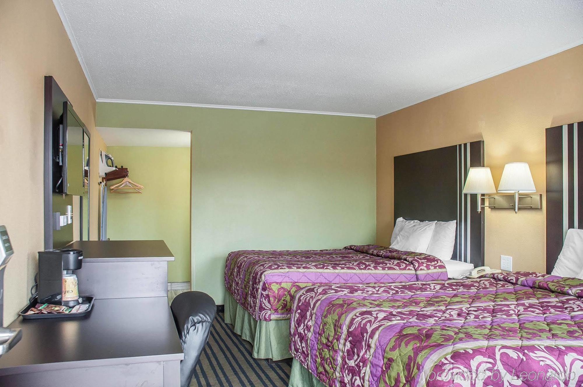 Amherst Inn & Suites ภายนอก รูปภาพ