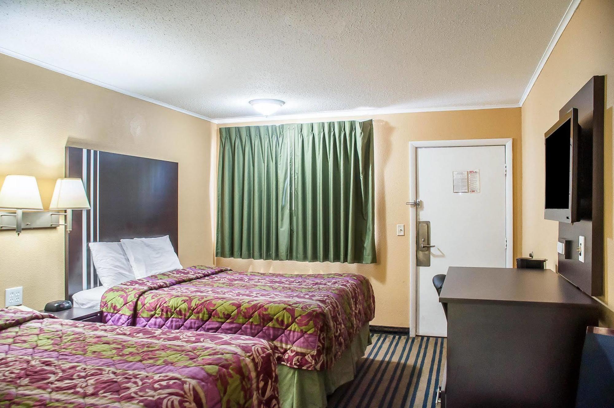 Amherst Inn & Suites ภายนอก รูปภาพ
