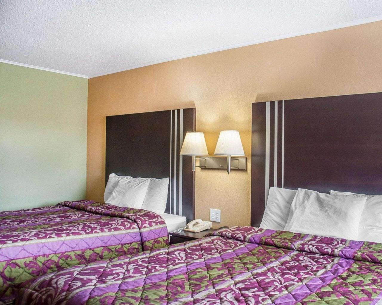 Amherst Inn & Suites ภายนอก รูปภาพ
