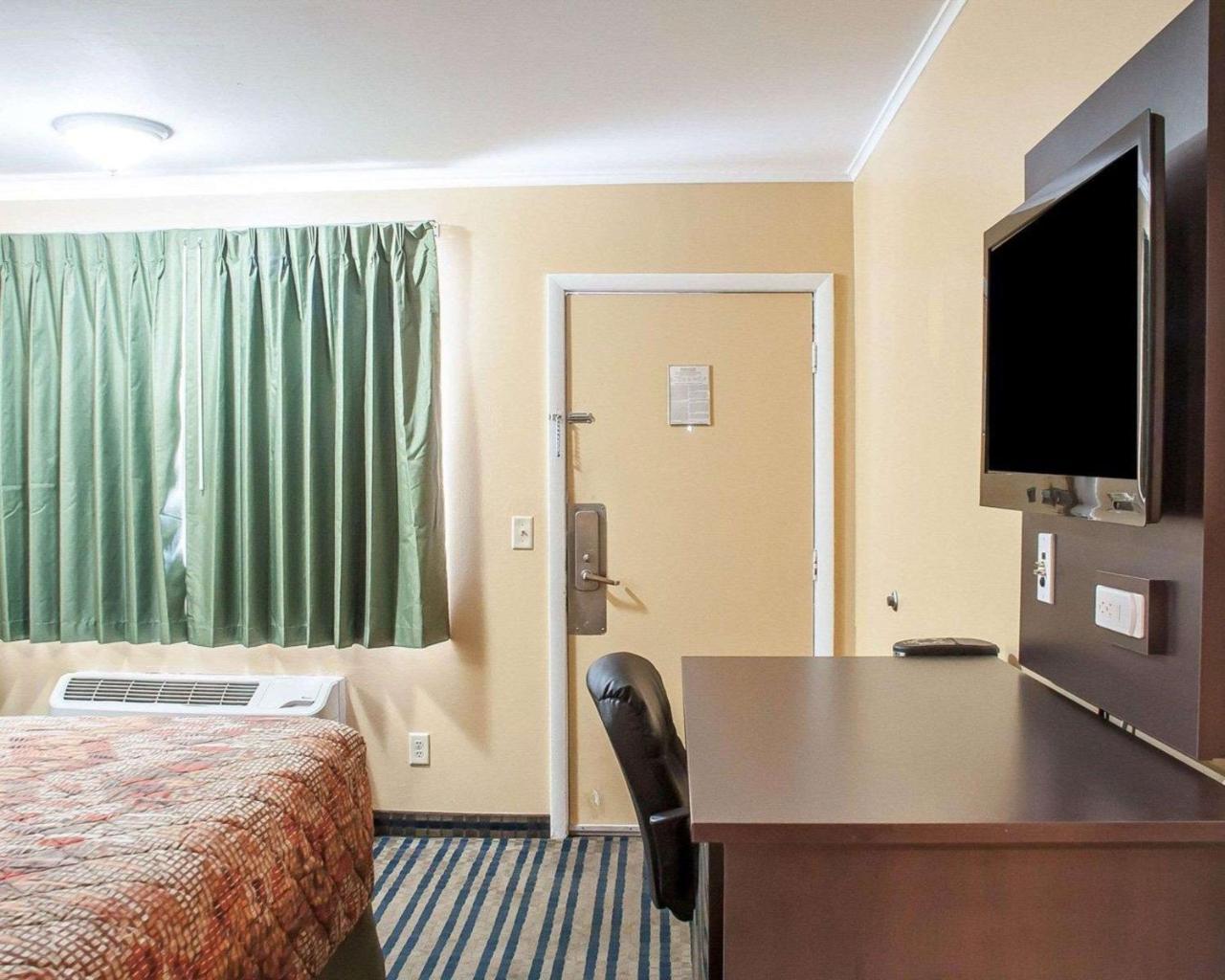 Amherst Inn & Suites ภายนอก รูปภาพ