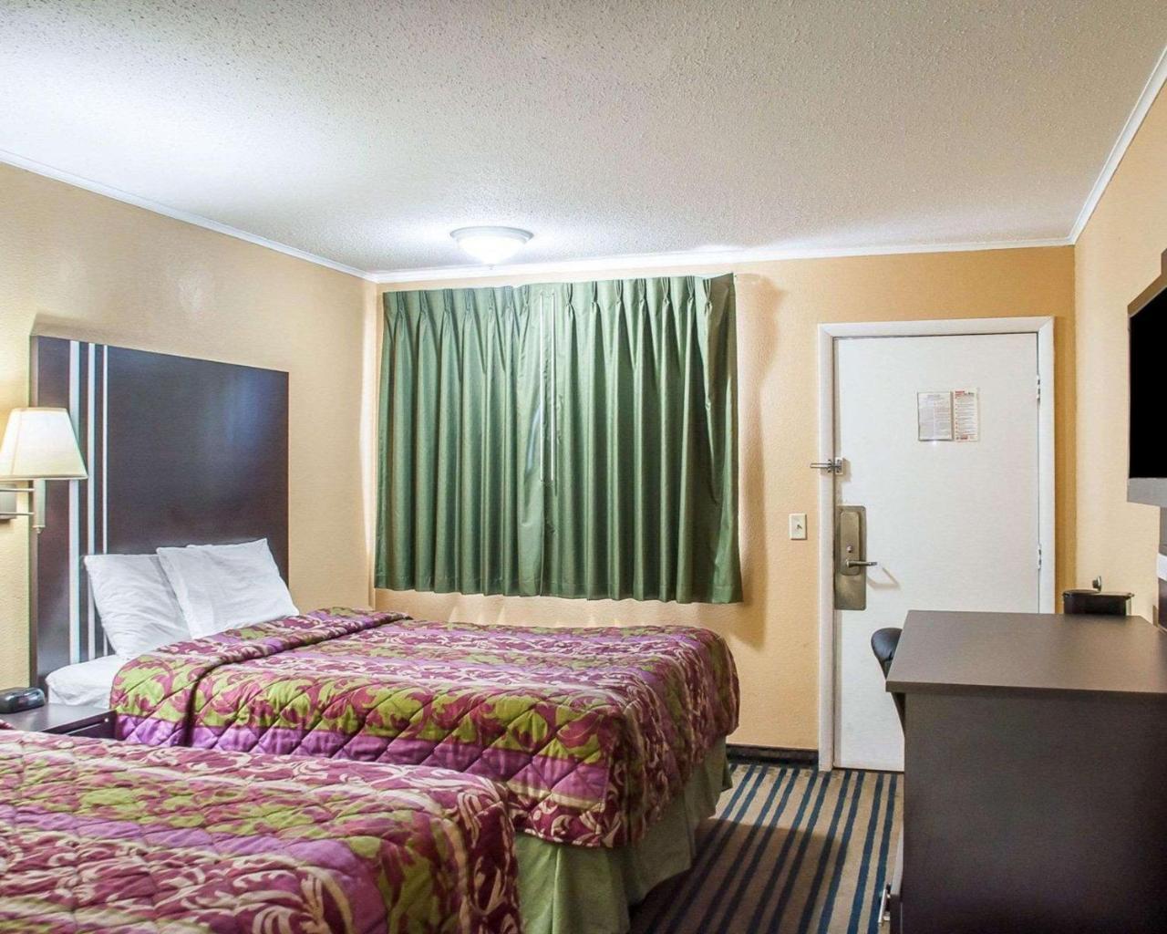 Amherst Inn & Suites ภายนอก รูปภาพ