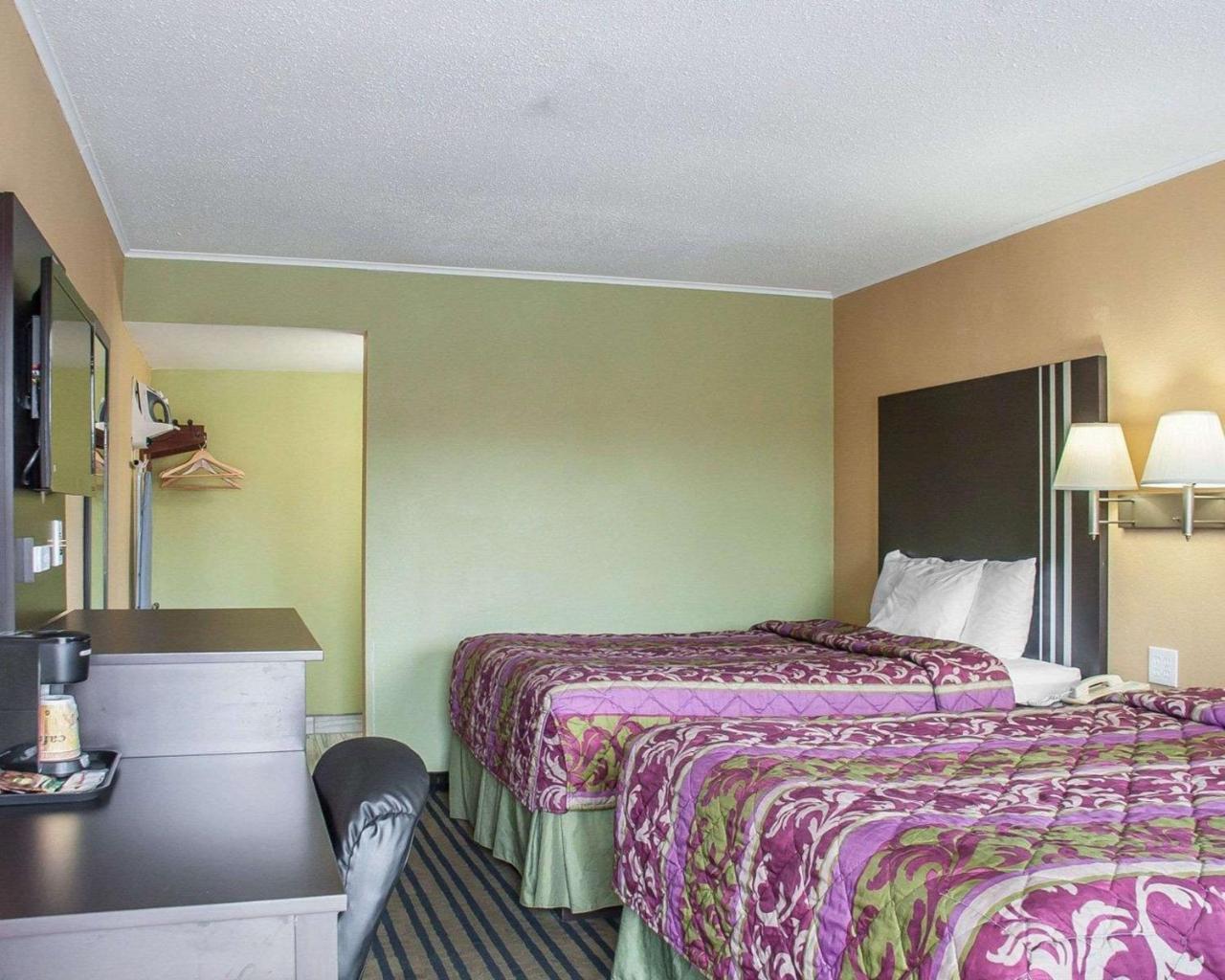 Amherst Inn & Suites ภายนอก รูปภาพ