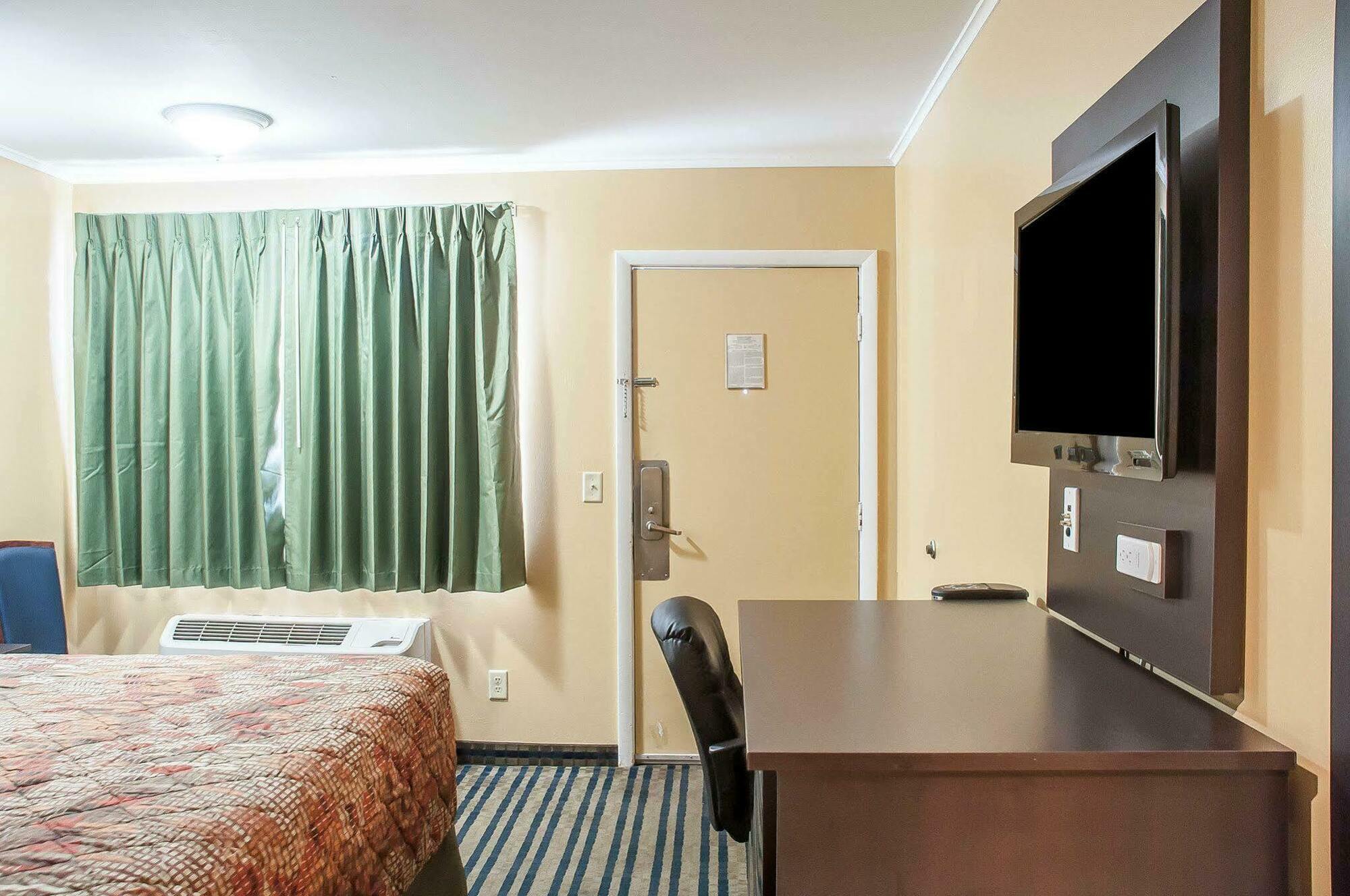Amherst Inn & Suites ภายนอก รูปภาพ