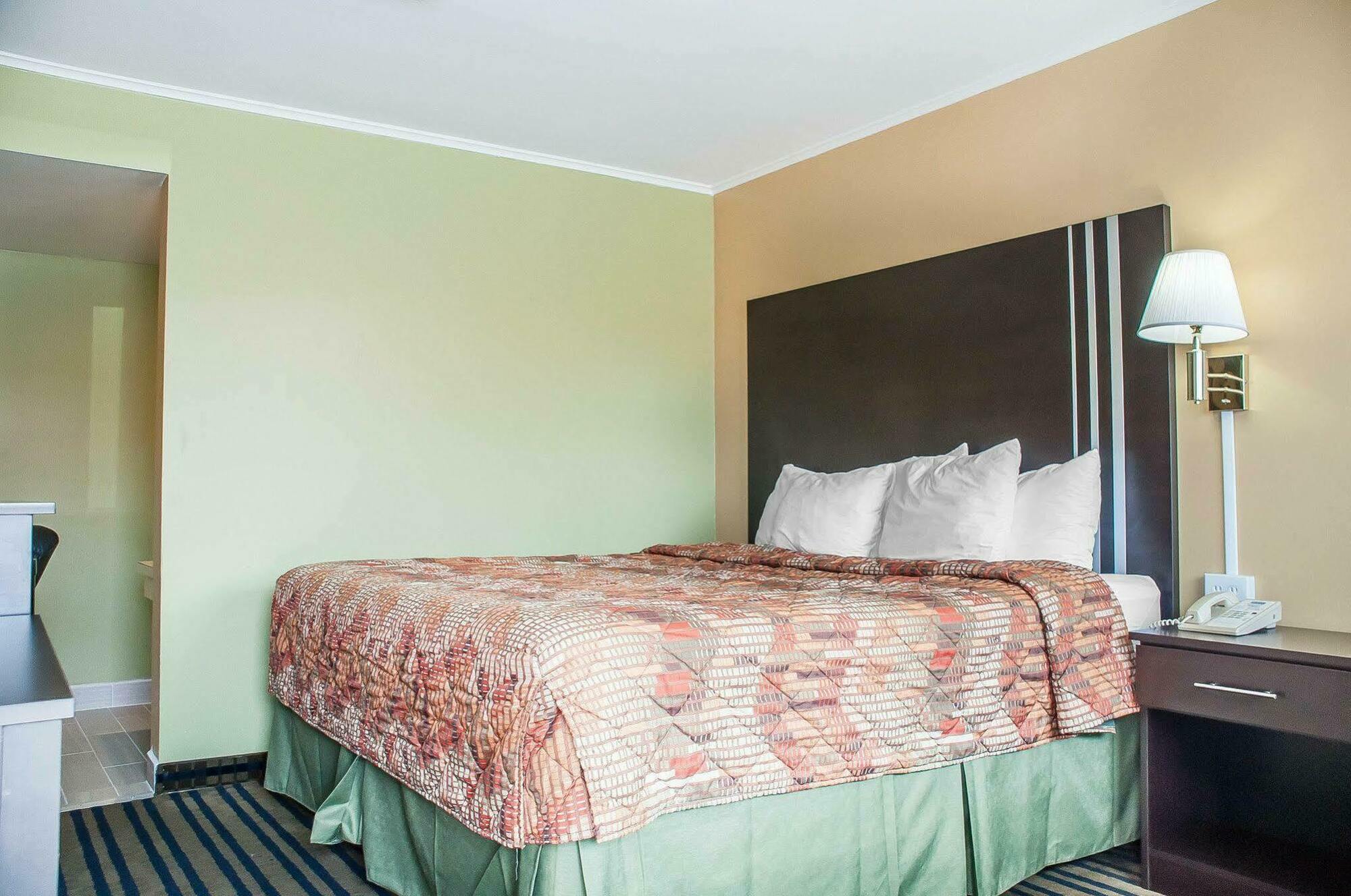 Amherst Inn & Suites ภายนอก รูปภาพ