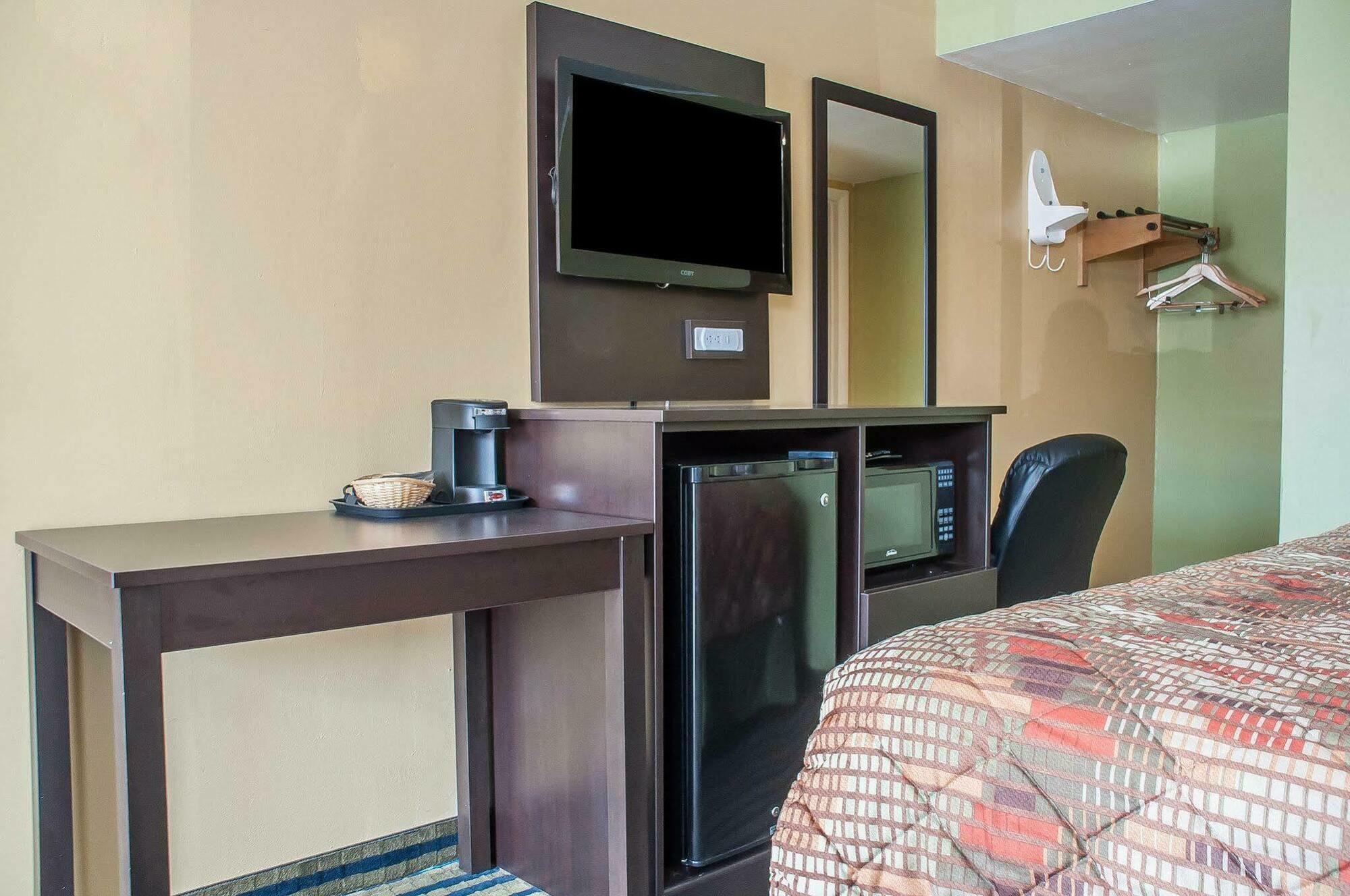 Amherst Inn & Suites ภายนอก รูปภาพ