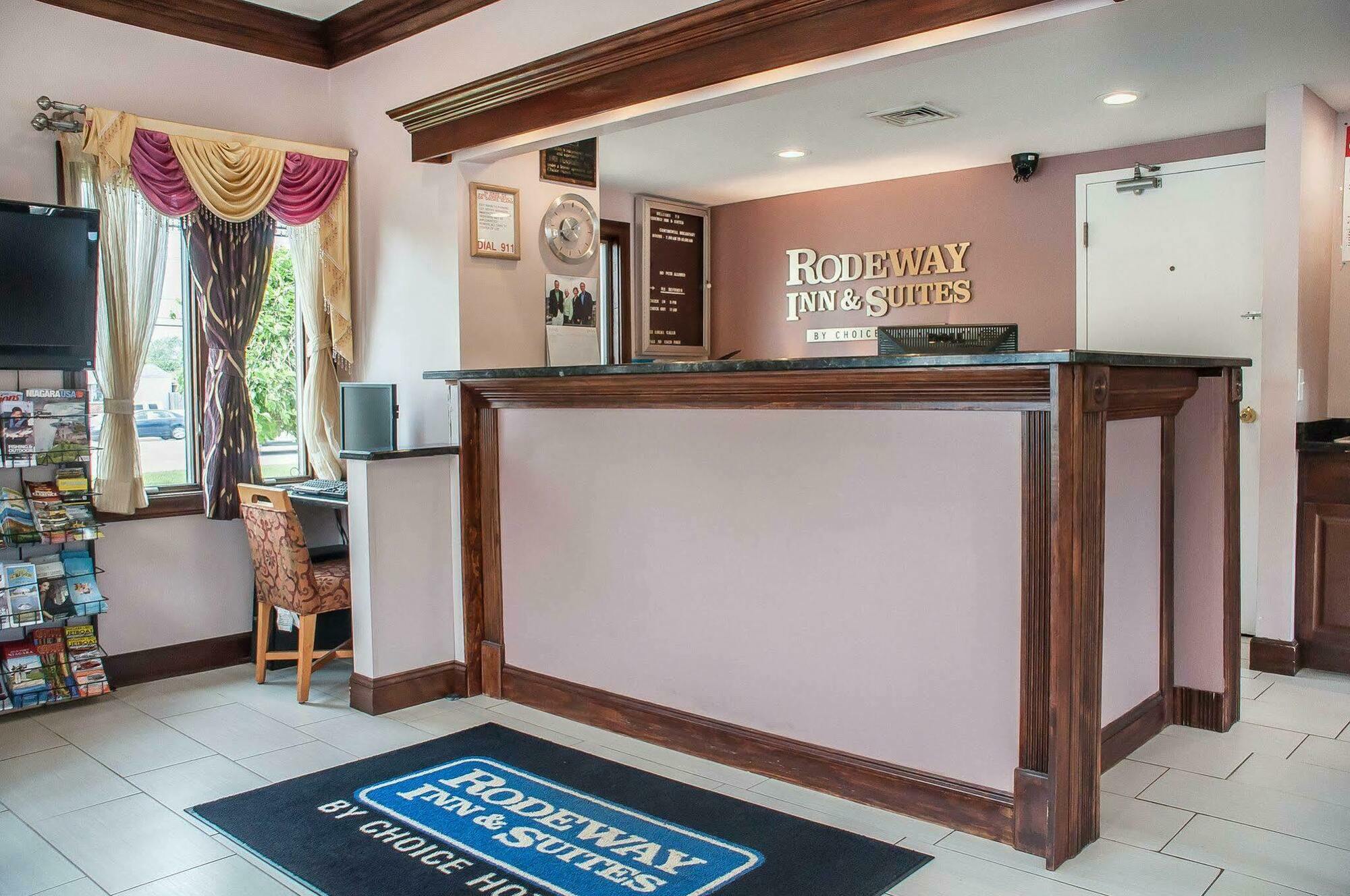 Amherst Inn & Suites ภายนอก รูปภาพ